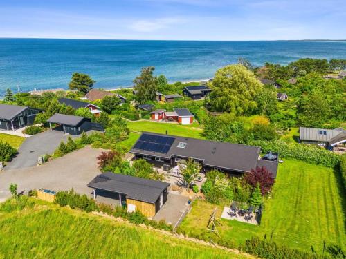 Holiday Home Tuulikki - 100m from the sea by Interhome