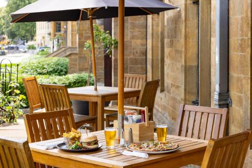 อาหารและเครื่องดื่ม, Whately Hall Hotel in บันบูรี่