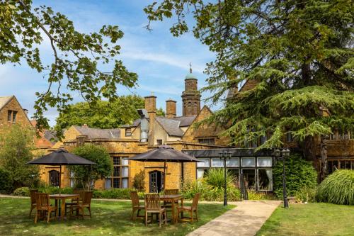 สวน, Whately Hall Hotel in บันบูรี่