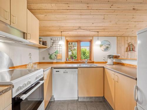 Holiday Home Åsa - 500m to the fjord by Interhome (Holiday Home Asa - 500m to the fjord by Interhome) in สกาเวน