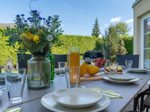 Villa Garden & Terrace Villa by Interhome in Dolní Chabry