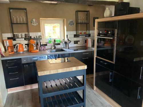 廚房, OLD TINY HOUSE Laave Ferienwohnung in 菲蘭克