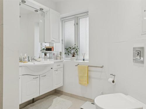 Holiday Home Jenvold - 950m from the sea by Interhome in ดรอนนิงเมิลเลอ