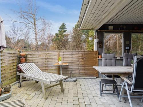 Holiday Home Jenvold - 950m from the sea by Interhome in ดรอนนิงเมิลเลอ