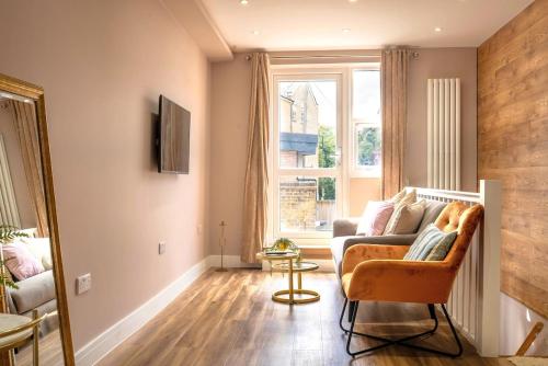 2BR Apt in London - 1 min From Metro to Central Ldn, London (photo 3)