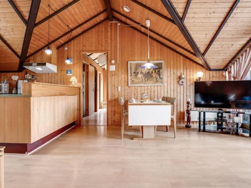 Holiday Home Ovine - 900m from the sea by Interhome in Vaeggerlose