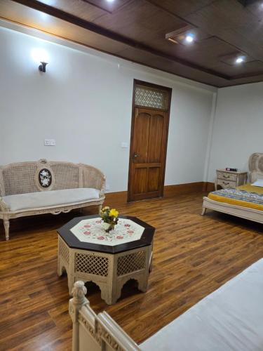 Palace, Murree (photo 5)