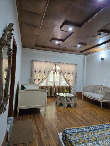 Palace, Murree (photo 6)