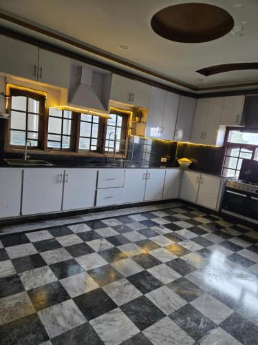 Palace, Murree (photo 7)