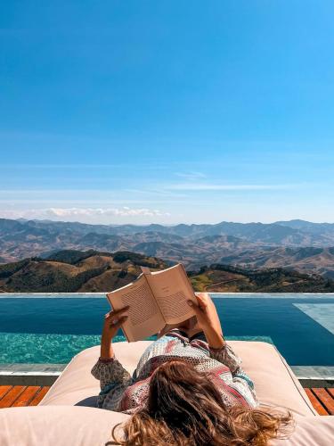 Chalet nas Nuvens with Infinity Pool