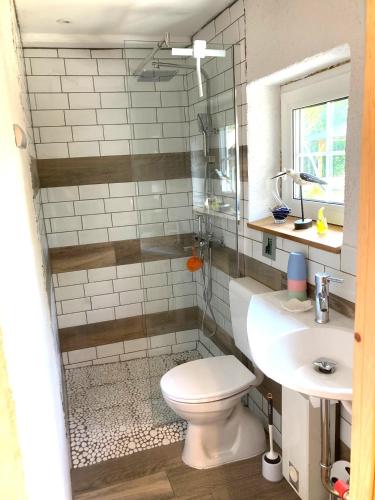 淋浴間, OLD TINY HOUSE Laave Ferienwohnung in 菲蘭克