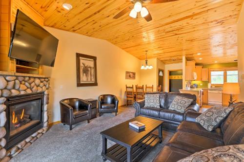 Cozy Condo w/Mtn Views & Deck - Walk to Grand Lake! - image 6