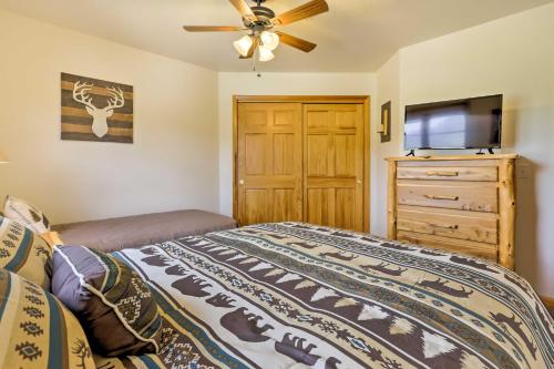 Cozy Condo w/Mtn Views & Deck - Walk to Grand Lake! - image 2