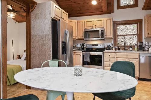 Lake Zoar Cabin in 紹斯伯里