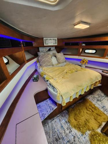 2 Bedroom Yacht Rental in Cranston