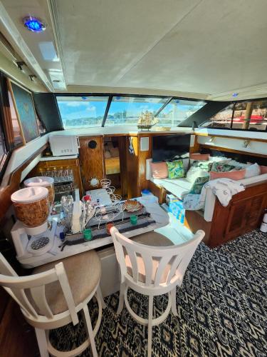 2 Bedroom Yacht Rental in Cranston