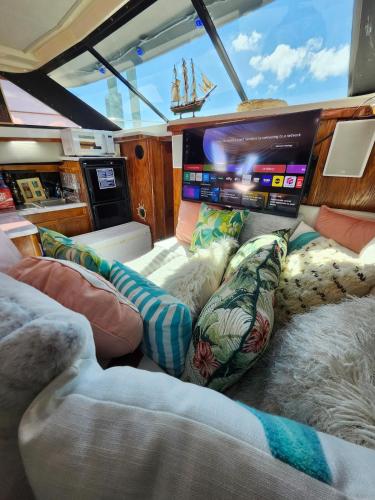 2 Bedroom Yacht Rental in Cranston