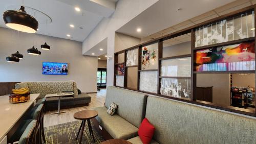 Hampton Inn & Suites by Hilton Somerset - 로비