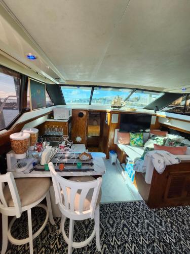 2 Bedroom Yacht Rental in Cranston