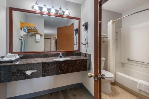 Best Western Acworth Inn - image 8