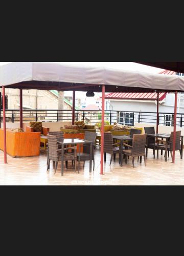 Cascade Hotel in เทซาโน