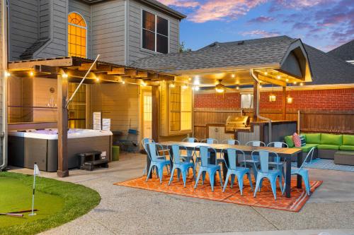 Resort Style Backyard Pool Pickleball Court in Lake Dallas