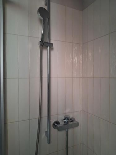 Chambre indépendante à louer avec lit double, WC et salle de bain privatifs