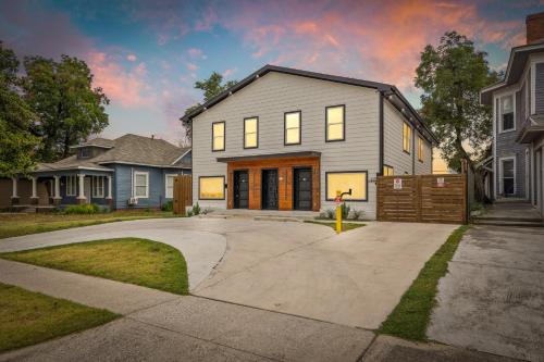 Peaceful 1-BR Stay w/ Putting Green near Downtown in West Dallas