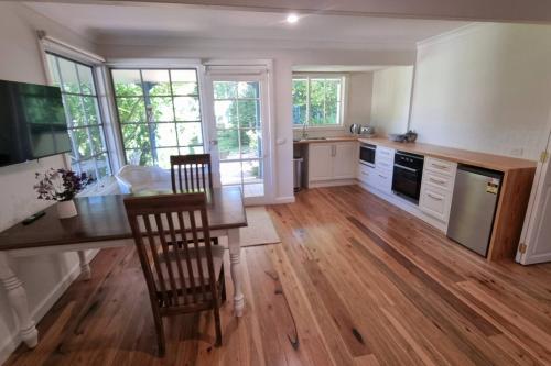 Magnolia Cottage- wineries, main street, station in 克羅伊登