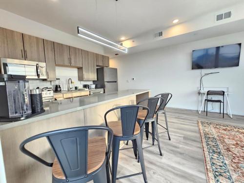 مطبخ, 2 BR in the heart of an old city in وسط فيلادلفيا الأدنى