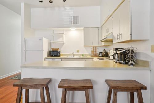 Charming Soulard Retreat with Historic Character near Baseball Stadium apts - image 12