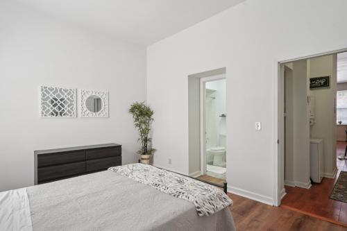 Charming Soulard Retreat with Historic Character near Baseball Stadium apts - image 4
