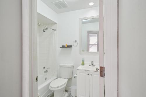 Charming Soulard Retreat with Historic Character near Baseball Stadium apts - image 4