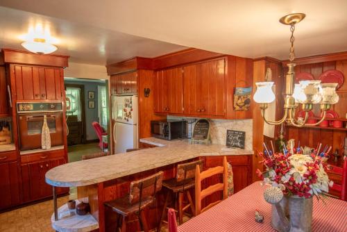 New River Farmhouse on the New River & Stocked Fishing Creek in Crumpler