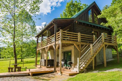 Cabin on the New River with Easy Steps to the River,Hot Tub, Fire Pit in Crumpler