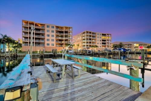 Dolphin Suite 1B Pet Friendly Waterfront Dock