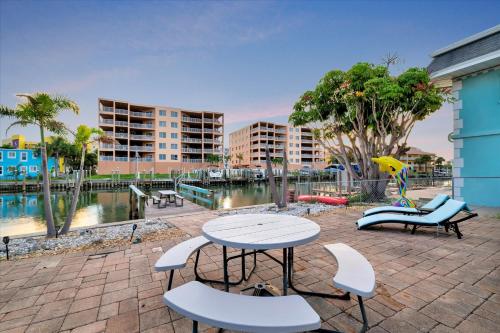 Dolphin Suite 1B Pet Friendly Waterfront Dock