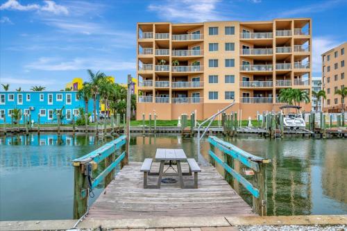 Dolphin Suite 1B Pet Friendly Waterfront Dock