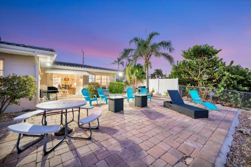 Dolphin Suite 1B Pet Friendly Waterfront Dock