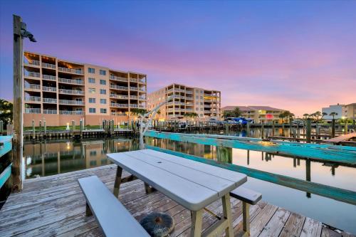 Seashell Suite 2B Pet Friendly Waterfront Dock