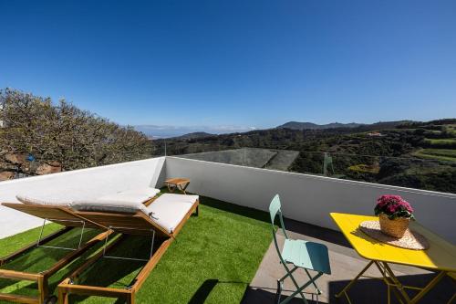 Penthouse with a View in Santa María de Guía