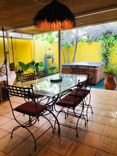 Joli oasis au centre de l'île - Location saisonnière - Baie-Mahault