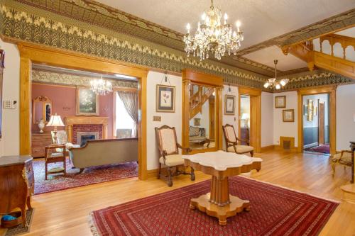Victorian-Style Cheesman Park Apt - 2 Mi to Dtwn in Capitol Hill