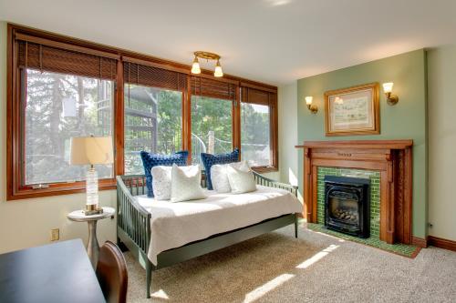 Victorian-Style Cheesman Park Apt - 2 Mi to Dtwn in Capitol Hill