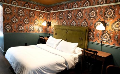 The Gas Lamp Hotel - main image