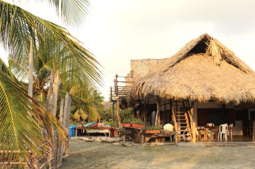 Coco y arena cabaña frente al mar, lejos del turismo y cerca a los manglares (Coco y arena cabana frente al mar, lejos del turismo y cerca a los manglares) in San Bernardo del Viento