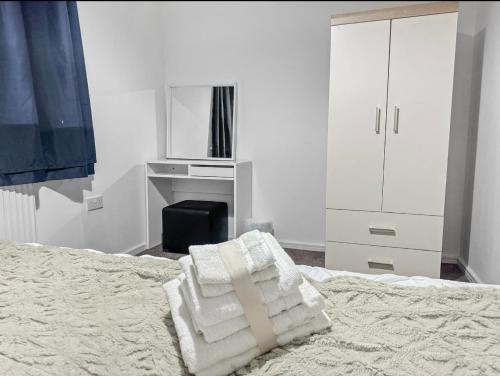 Comfy riverside double room in Manchester with breakfast included, Manchester (foto 2)