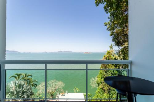 Loft com varanda e vista para o mar em Mangaratiba