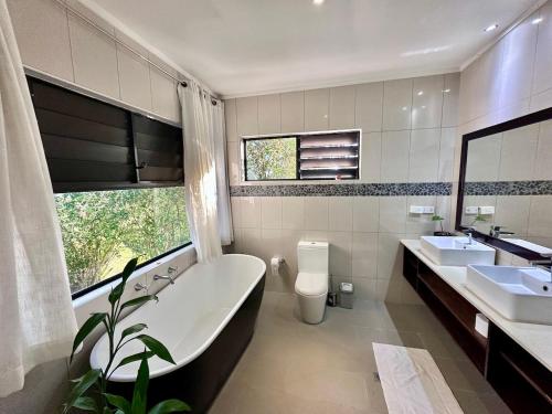 Bathroom, Sapphire Bay Fiji in Viseisei