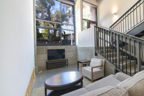 Multiple Hollywood Apartments Hub, Los Angeles (photo 10)